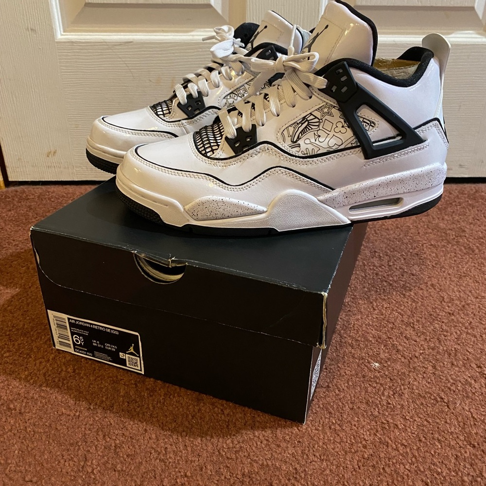 Jordan 4 Retro SE White Black Volt - Women’s Basketball Shoes